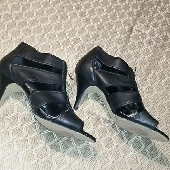 Ladies Designer Leather Shoes by Vince Camuto - Picture 3 of 16